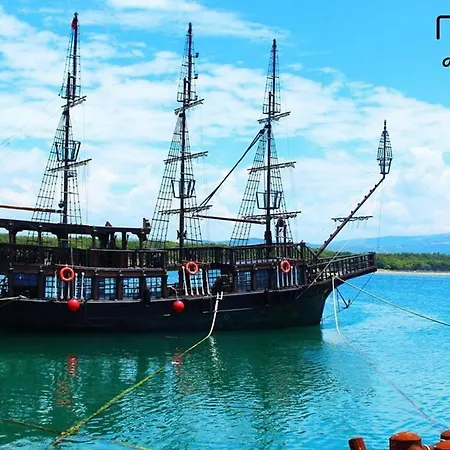 Lovely Place. Close To & Boulevard Apartment *