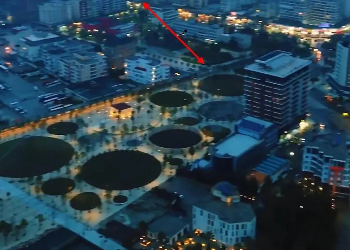 Lovely Place. Close To & Boulevard Apartament *