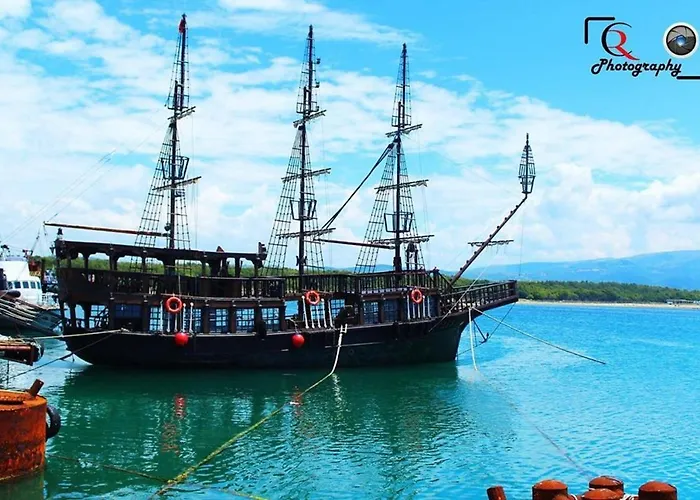 Lovely Place. Close To & Boulevard Apartament *